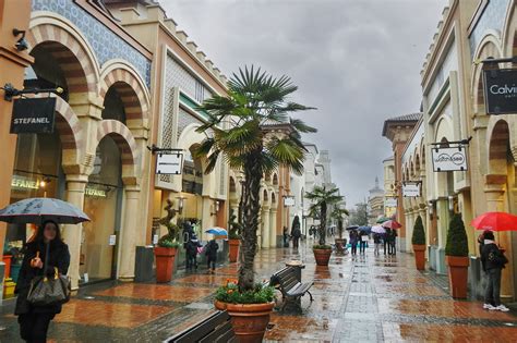 fashion outlet stores milan.